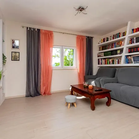 Ilija Apartman Tice